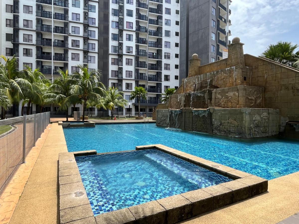 Sg Resort Residence - Beach & Waterpark Kuantan Exterior foto